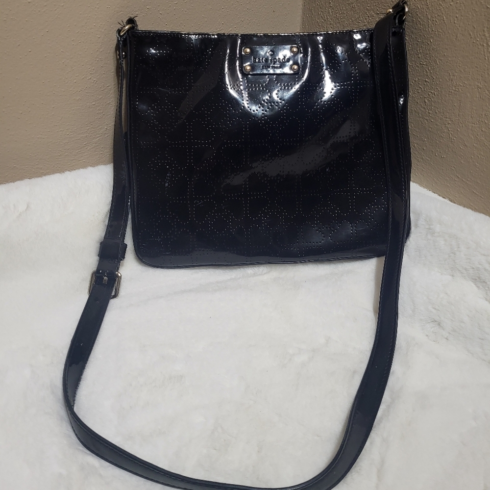 Kate Spade Black Spade patent leather Crossbody...in good condition...th…